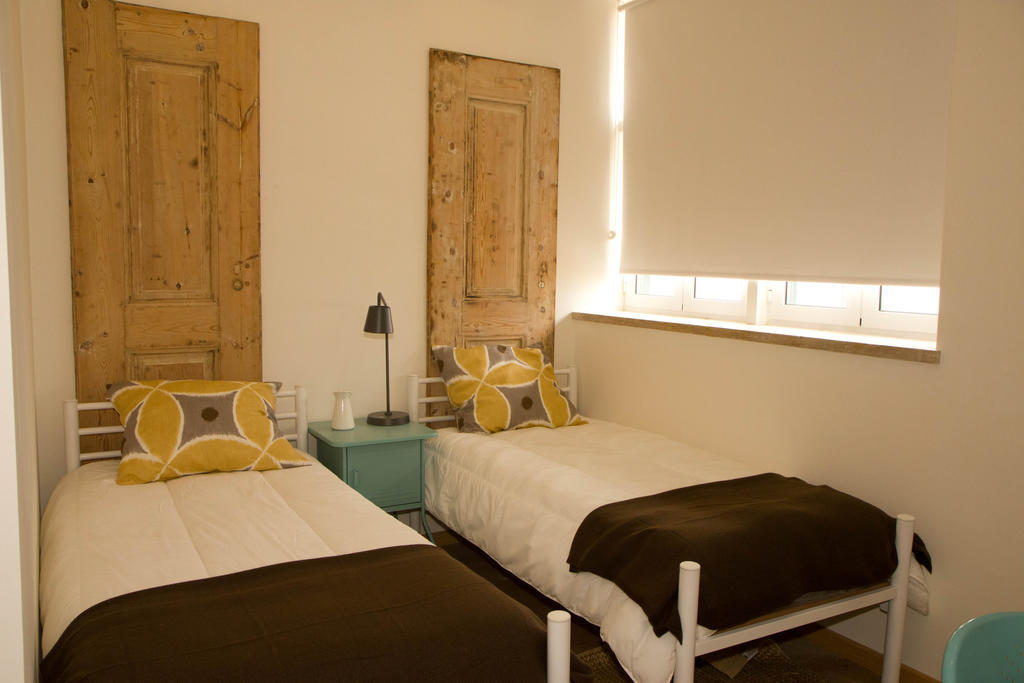 Turismo Do Seculo Hotel Estoril Room photo A bedroom with two single beds