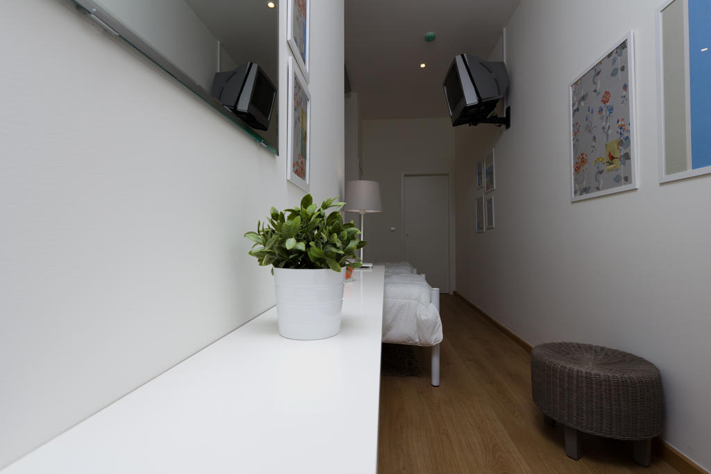 Turismo Do Seculo Hotel Estoril Room photo A typical bedroom at the University of Nottingham's halls of residence