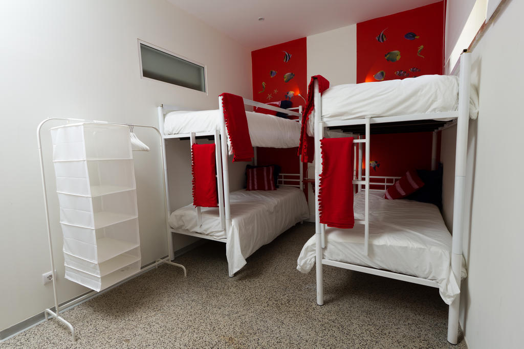 Turismo Do Seculo Hotel Estoril Room photo Hostel room in Madrid, Spain